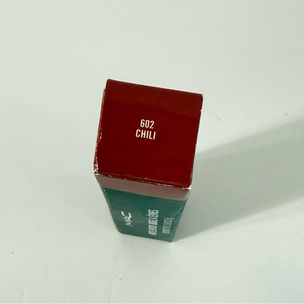 MAC COSMETICS MACXIMAL RED CHILI SILKY MATTE LIPSTICK - Picture 2 of 7